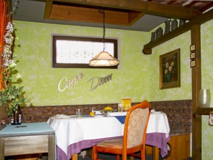 照片: Weinstube zum Pfauen